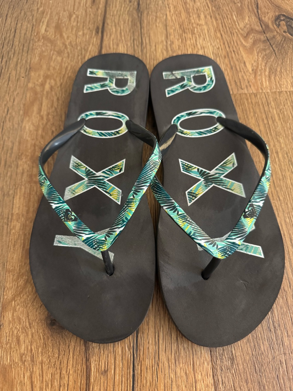 Roxy Tropical Leaf Print Black Flip Flop Sandals